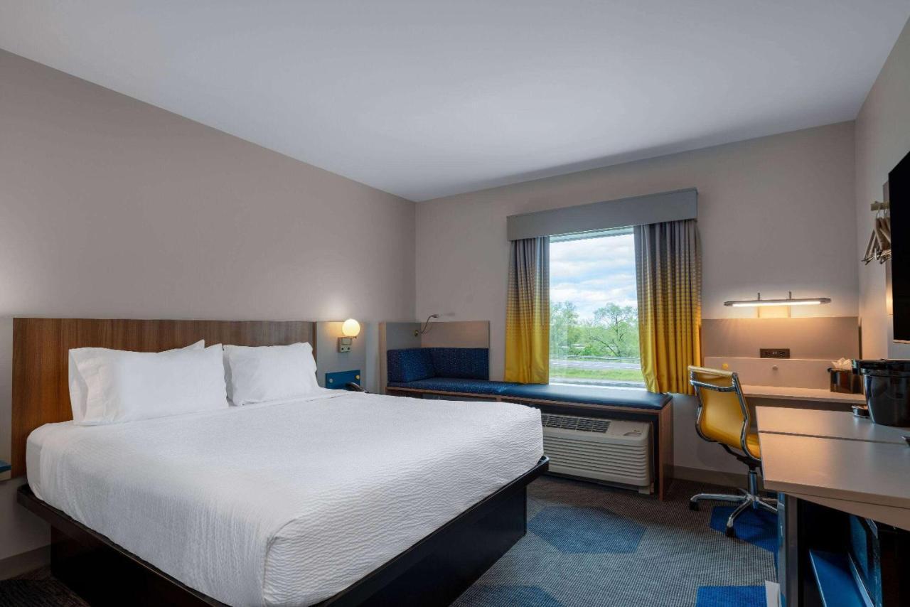 Microtel Inn & Suites By Wyndham Winchester Exteriör bild